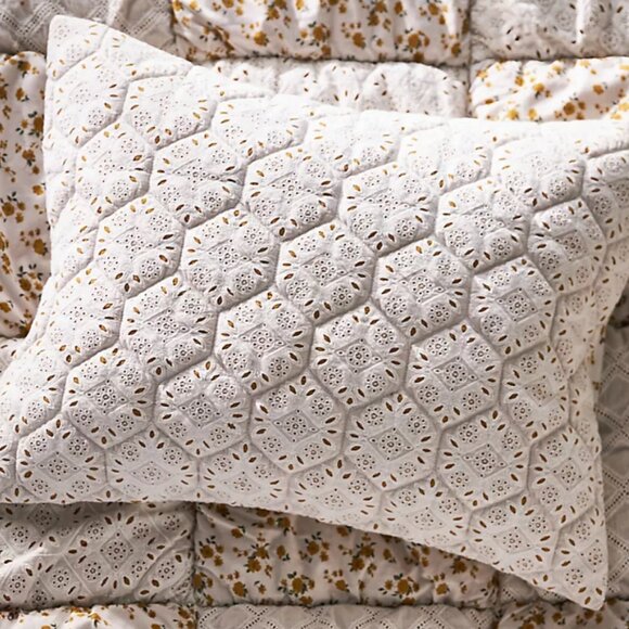 Anthropologie Janie Cotton Eyelet Sham Floral Size 20x26 Standard - Picture 2 of 9